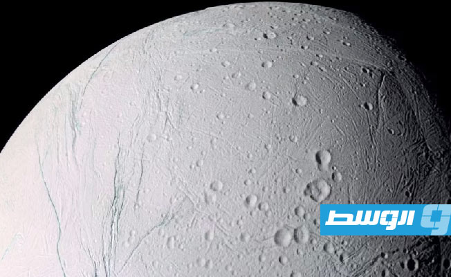 اكتشاف عناصر للحياة على قمر جليدي تابع لكوكب زحل