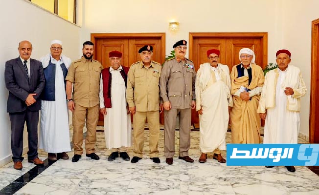 بعد إعلان إصابة المهدي.. حفتر يلتقي عمدة البراغثة في مقر «القيادة العامة»