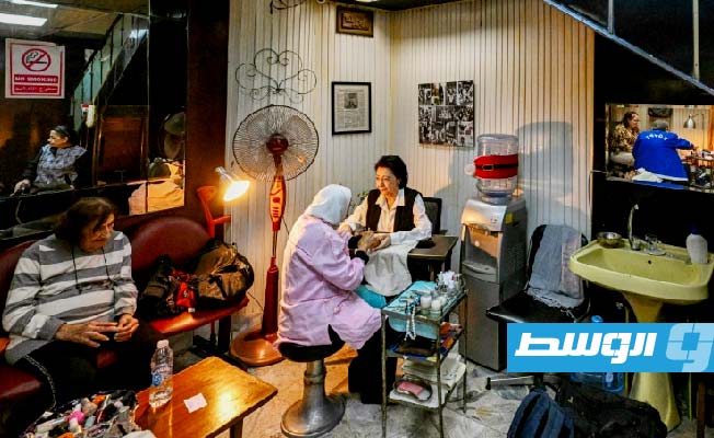 ارتاده نجيب حفوظ وعمر الشريف.. صالون للعناية بالأظافر في القاهرة يحتفي بعيده الـ65