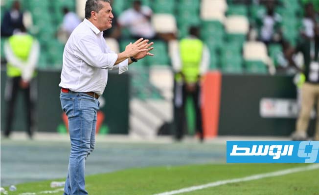مدرب نيجيريا «بيسيرو» يفسر تفوق الصغار وتراجع القوى الكبرى في أمم أفريقيا