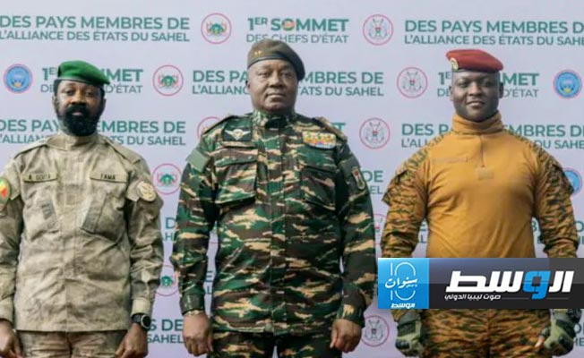 موقع «كونفدرالية الساحل» يروج لمزاعم عن دور ليبي في نقل الأسلحة الأوكرانية