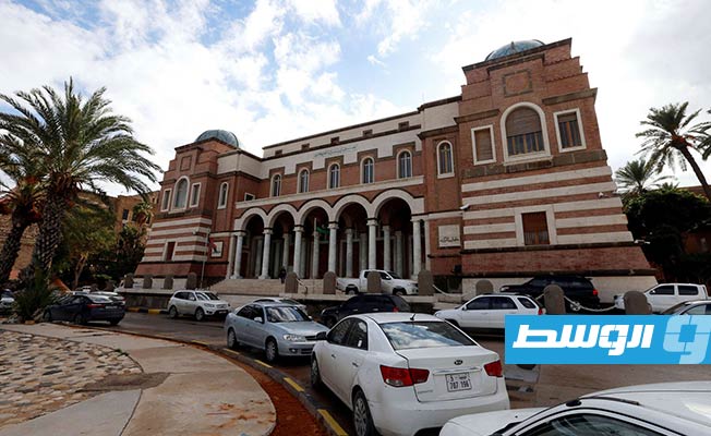 «المركزي» يجتمع لمناقشة رفع قيود بيع العملة لصغار التجار و4 قضايا أخرى