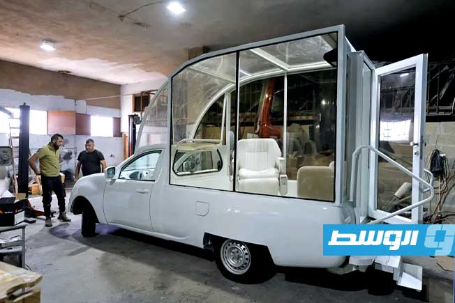 سيارة بابا الفاتياكان فرنسيس تتحول إلى عيادة متنقلة لأطفال غزة