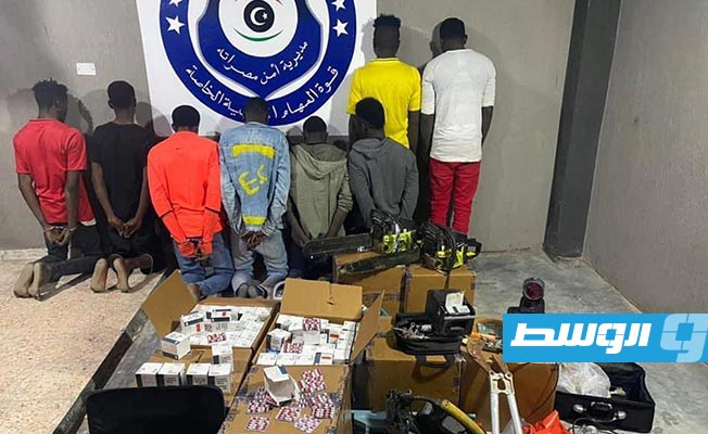 ضبط تشكيل عصابي في مصراتة بحوزتهم مواد مخدرة ومسروقات من محال تجارية