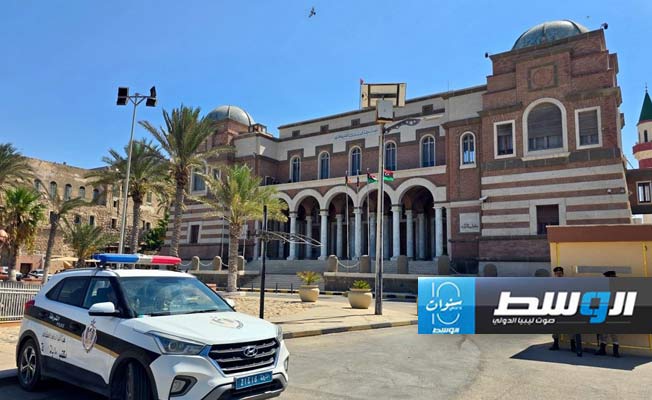 تقرير فرنسي: الصراع حول «المركزي» وتغيّر التحالفات أخطر تحول في ليبيا منذ سنوات